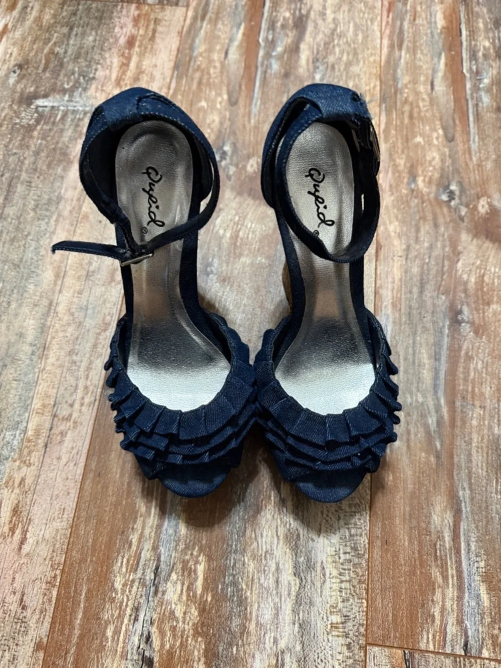Qupid Navy Ruffle Ankle-Strap Wedge Sandals size 6